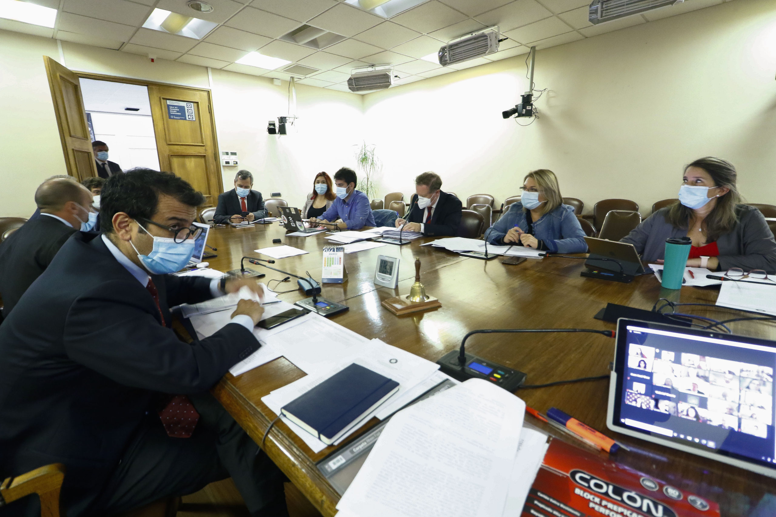 Comisiones unidas aprueban en general proyecto para postergar las elecciones de abril