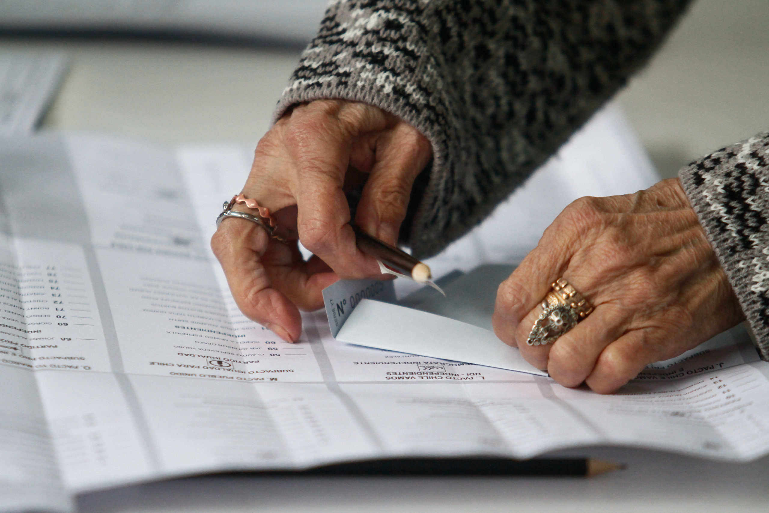 Cadem: 73% cree que las elecciones de abril deberían postergarse debido a la pandemia