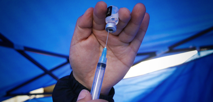 Minsal informó 5.037 nuevos casos de COVID-19 y aseguró que 88% de los brotes han sido familiares