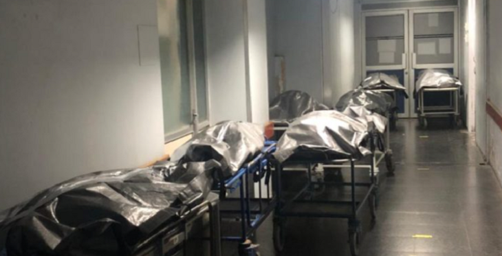 Cuerpos son almacenados en pasillos: anuncian colapso de UCI y morgue de Hospital Carlos Van Buren