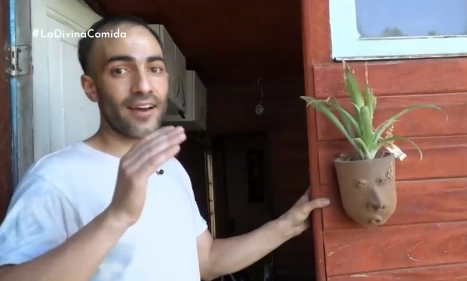 Gabriel Cañas mostró su enorme casa en La Divina Comida: llena de escaleras y con escenario incluido