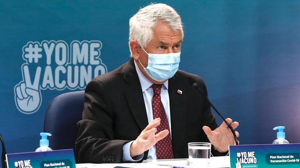 Ministro Paris lamentó casos de bebés vacunados por error: 