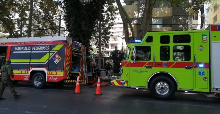Reportan que sujeto habría ingerido cianuro en Providencia: Bomberos trabaja en emergencia química