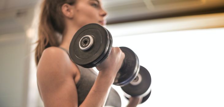 Los beneficios de incluir ejercicios de fuerza en tu rutina: no debes quedarte solo con el cardio