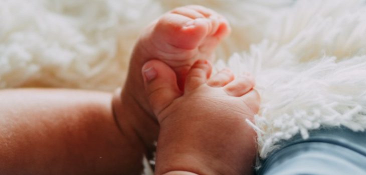 Madre de bebé de 6 meses vacunado por error contra el COVID-19 en Tirúa anunció acciones legales