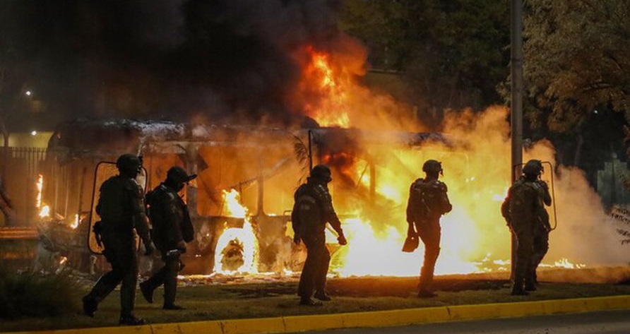 Día del Joven Combatiente: una mujer muerta, 128 detenidos y 7 carabineros heridos en la RM