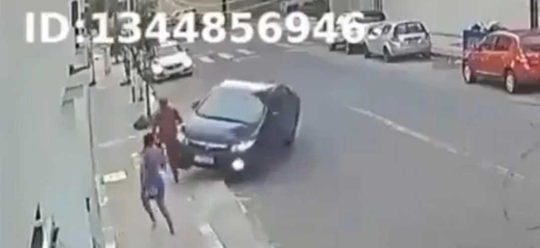 Furiosa reacción se volvió viral: hombre atropelló a ladrón que asaltó a su novia en Brasil