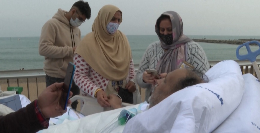 Paciente COVID pudo ver el mar y reencontrarse con su familia en Barcelona tras 48 días internado