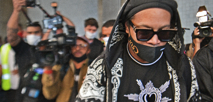 Preocupación por estado de Ronaldinho tras muerte de su madre: 