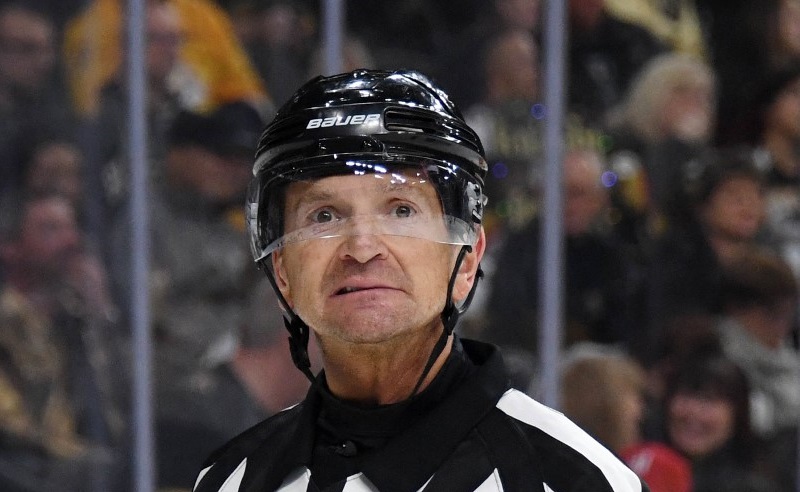 Árbitro de hockey es expulsado de por vida por un polémico comentario durante juego