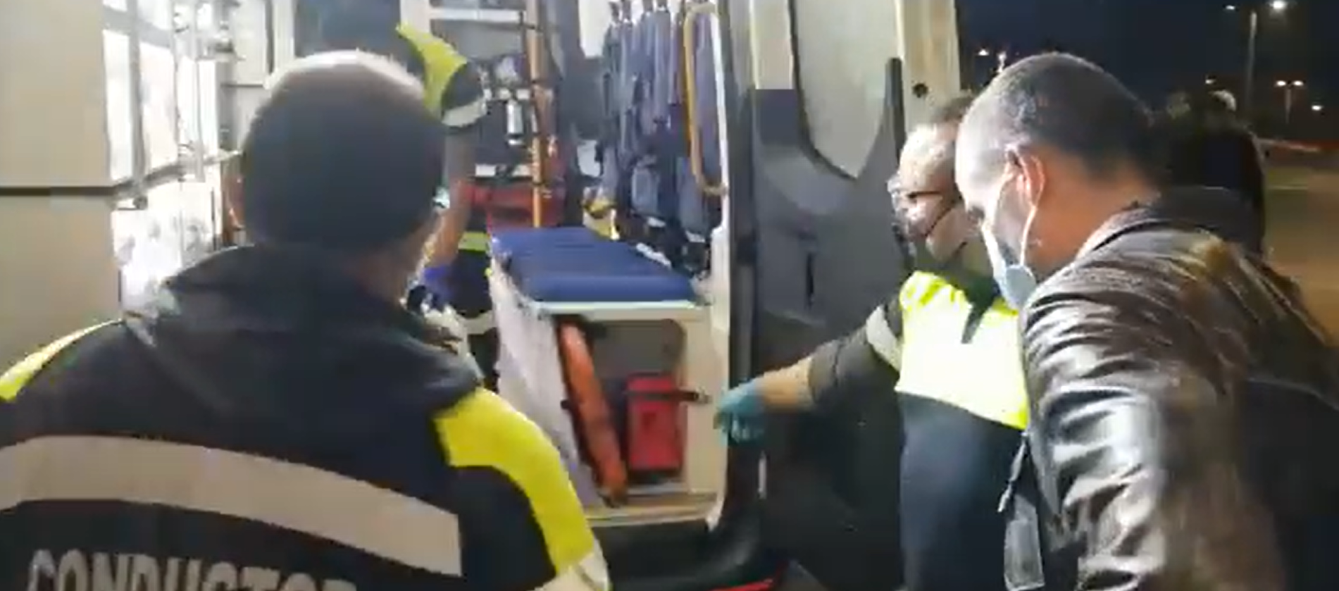 Camarógrafo que iba con Iván Núñez durante ataque está grave: video muestra traslado a Curanilahue