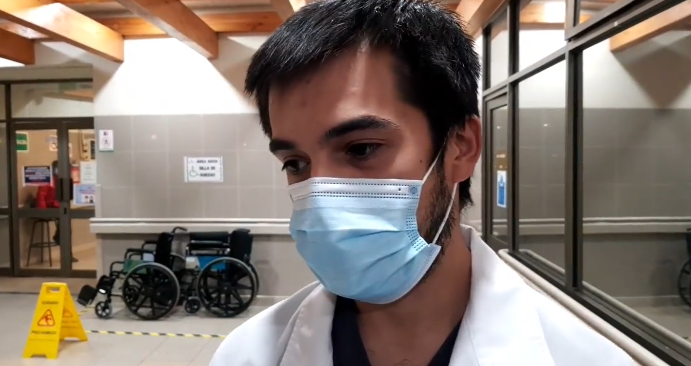 Médico confirma gravedad de lesiones de camarógrafo de TVN: sufrió 'explosión ocular'