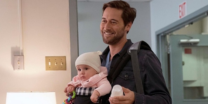 Revelan foto de cómo lucirá la pequeña hija de Max Goodwin en la tercera temporada de New Amsterdam