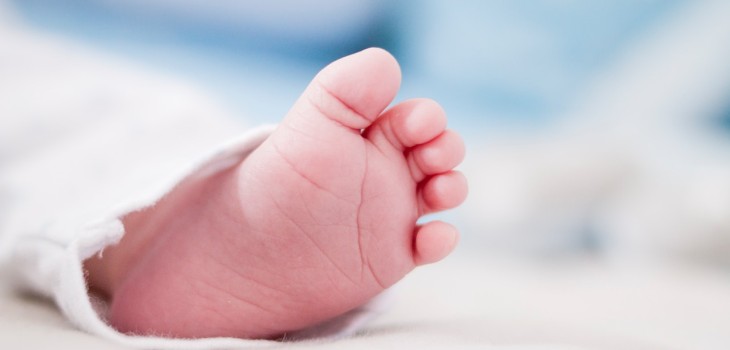 Niño en Argentina murió tras ser golpeado brutalmente por padrastro: madre está siendo investigada