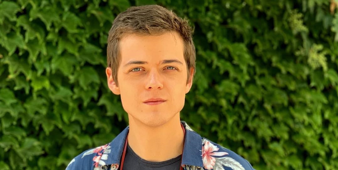 Simón Pesutic dará el salto desde la actuación: debutará esta semana como conductor de televisión