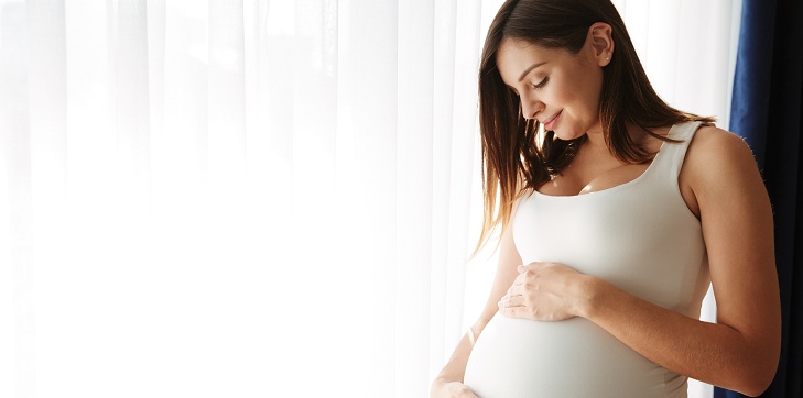 ¿Qué es el hipnoparto? La tendencia que sugiere consumir contenido positivo sobre el embarazo