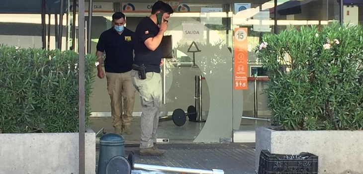 $130 millones se llevaron ladrones tras violento robo en caja de compensación: cámaras los captaron