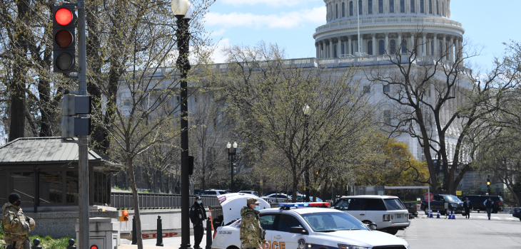 Dos agentes resultaron heridos cerca del Congreso de EE.UU. tras ser atropellados: chofer murió