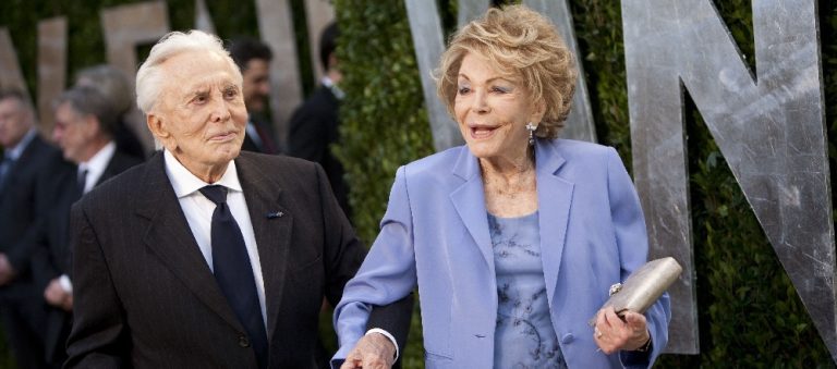 A los 102 años falleció Anne Douglas, viuda de la leyenda de Hollywood Kirk Douglas