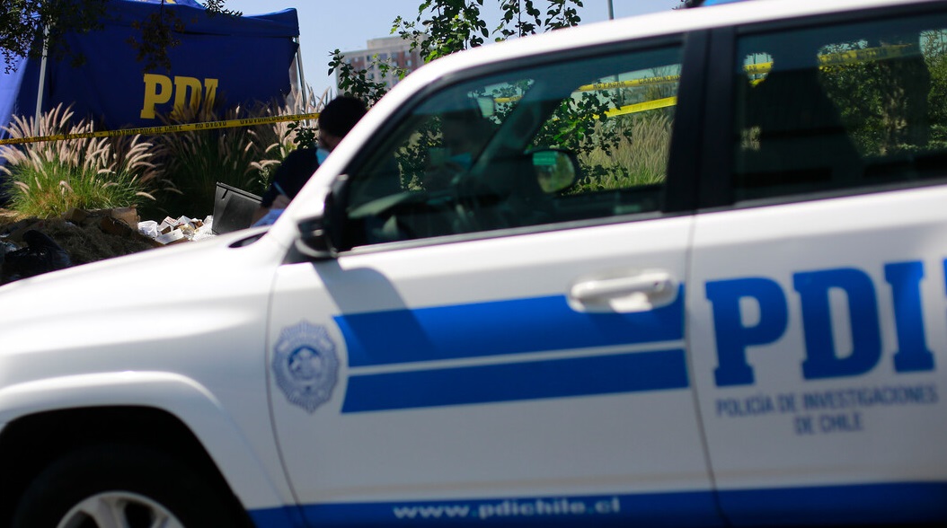 Mujer de 19 años habría asesinado a su pareja con 10 puñaladas: intentó simular un suicidio