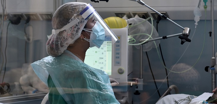 Balance Minsal: 6.320 nuevos casos de COVID-19 y 2.954 personas permanecen hospitalizadas en UCI