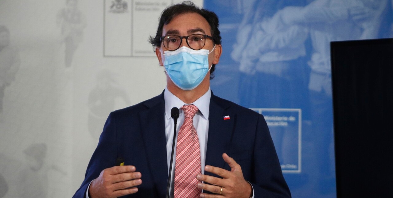 Ministro Figueroa aseguró que colegios volverán a clases presenciales cuando termine la cuarentena