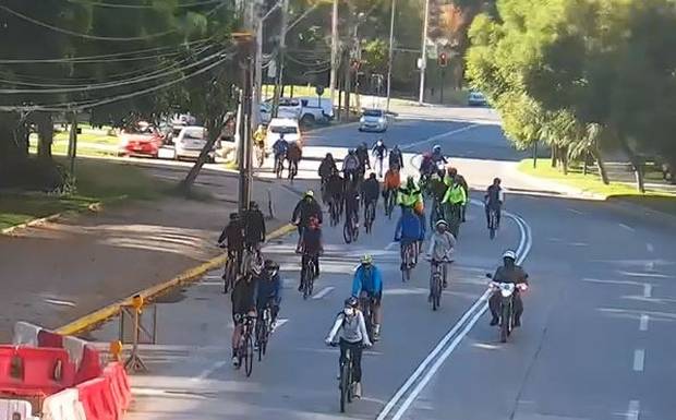 61 ciclistas detenidos por no respetar franja deportiva: transitaban sin permiso en Lo Barnechea
