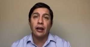 Diputado Jorge Durán acusó que RN intentó despedir a su pareja tras sus dichos contra Larroulet