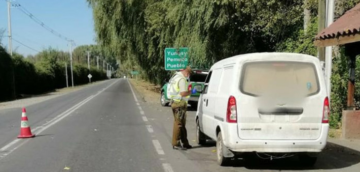 Detienen a abuela y nieto que se escondieron en maletero de auto para evitar control sanitario