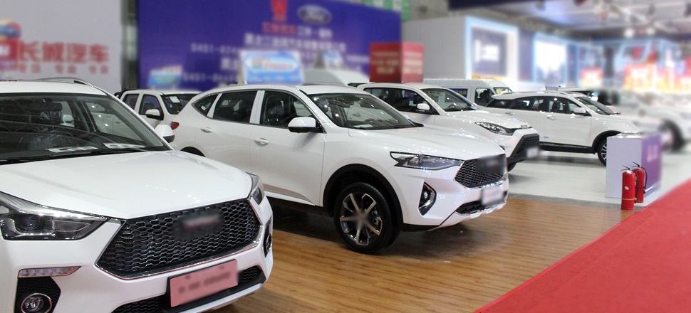 Ventas atadas, retardos en entregas y más: Sernac fiscaliza automotoras por posibles infracciones