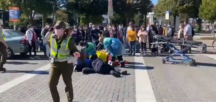 Vehículo que integraba caravana que despedía a Tomas Bravo atropelló a una persona
