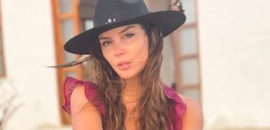 Cata Vallejos respondió nuevamente a críticas por viajar al extranjero y apuntó a Vasco Moulian