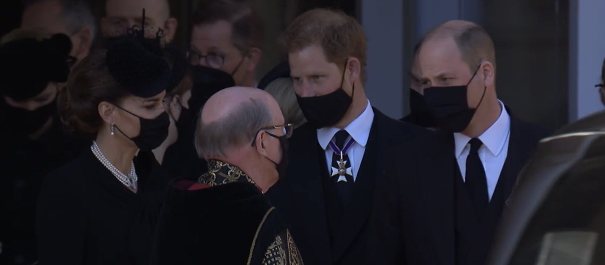 ¿Reconciliación? Las imágenes de Harry con William y Kate en funeral de Felipe que todos comentan