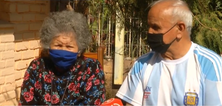 Conserje de 80 años trabaja de noche para cuidar a su mujer en el día: viaja casi 100 kms diarios