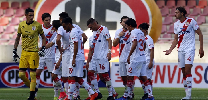 Minsal descartó suspender torneo tras brote de COVID-19 en Curicó U. y muerte de utilero de Everton