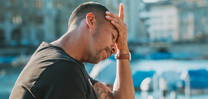 ¿Te duele la cabeza de manera reiterada y sin motivo aparente? La razón podría estar en lo que comes