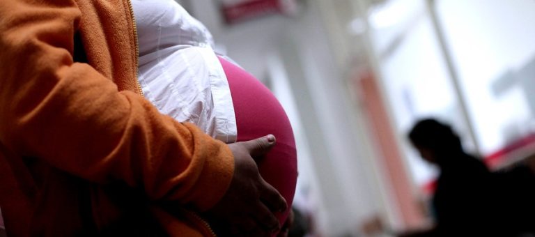 Minsal incluye a embarazadas de al menos 16 semanas de gestación a plan de vacunación