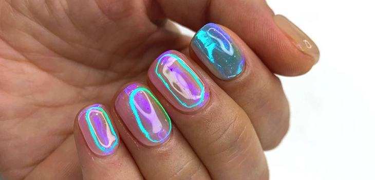 Ice nails: la tendencia en uñas que puedes replicar en tu casa si eres amante del brillo