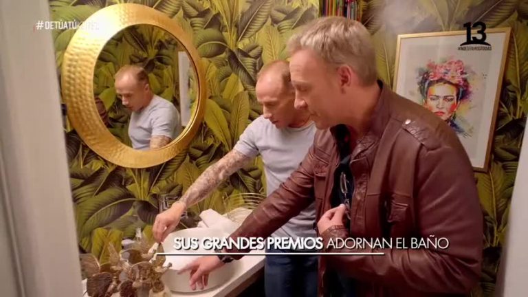 Sebastián Keitel mostró su particular baño en 'De tú a tú': está decorado con sus medallas y trofeos