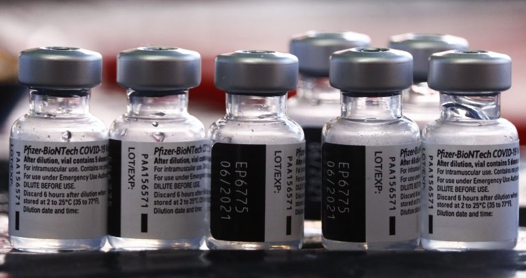 Pfizer/BioNTech confirma que será necesaria una tercera dosis 