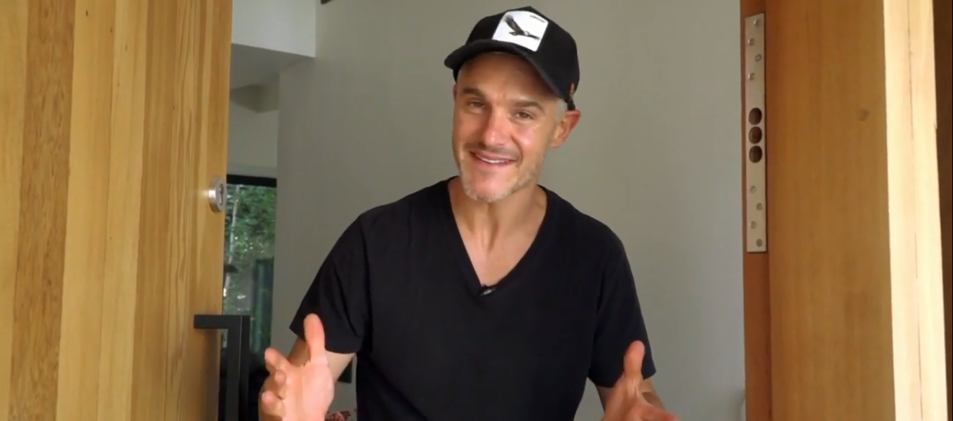 Amplia, moderna y con piscina: Ricardo Fernández mostró su casa en 