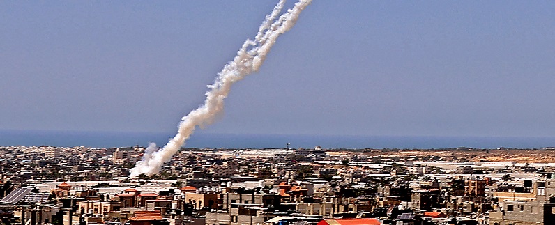 Más de 1.000 cohetes son disparados desde Gaza hacia Israel