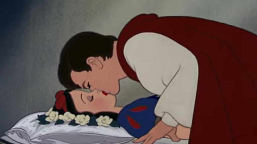 Critican que beso del príncipe de Blancanieves no fue consensuado: director de Disney respondió