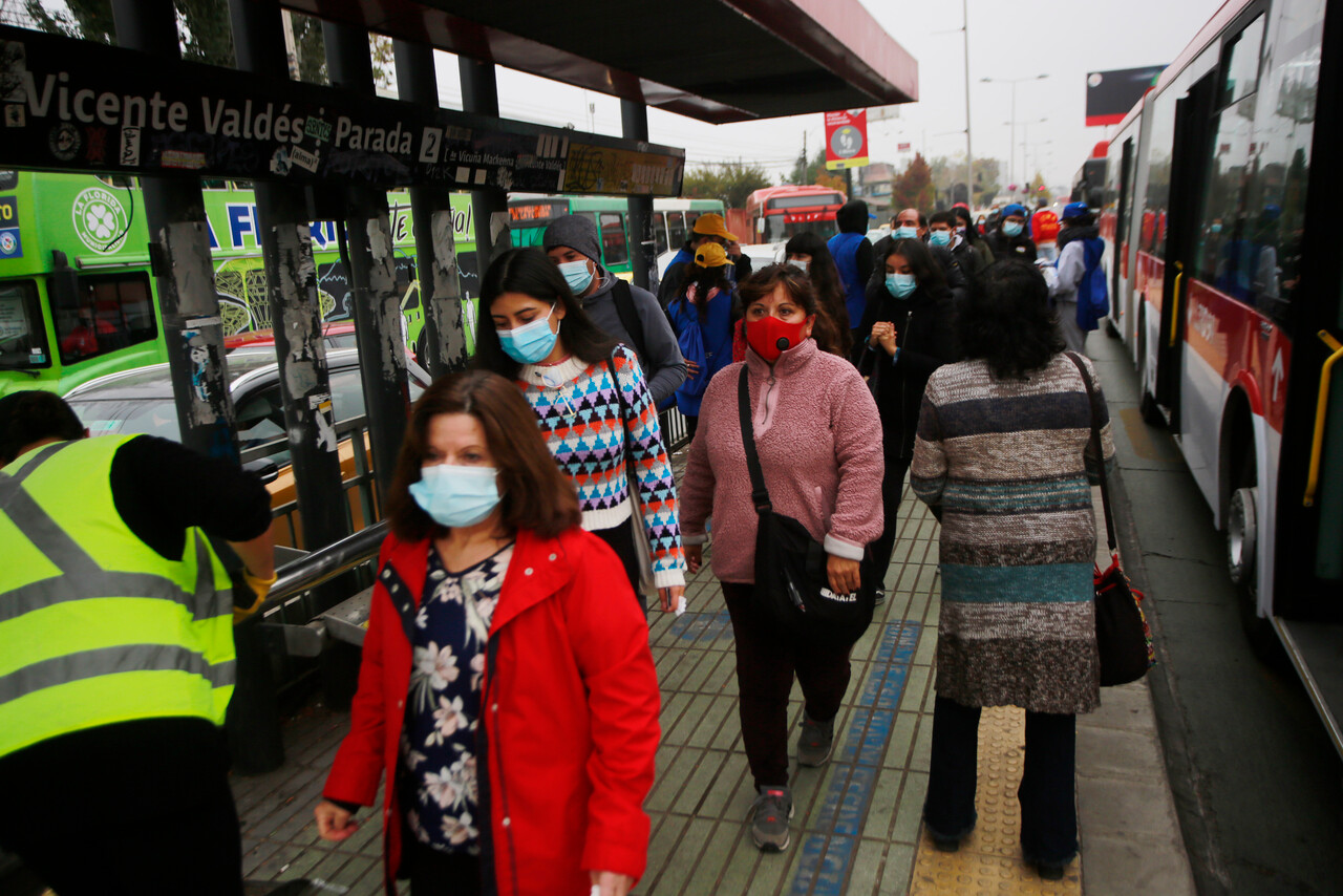 Chile acumula más de 56 mil casos activos de covid-19: Puente Alto lidera con 2 mil