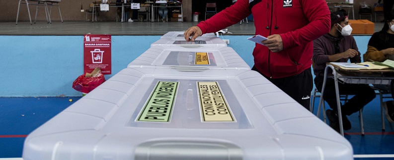Vocal de mesa abandonó local luego que le avisaran que se estaba quemando su casa