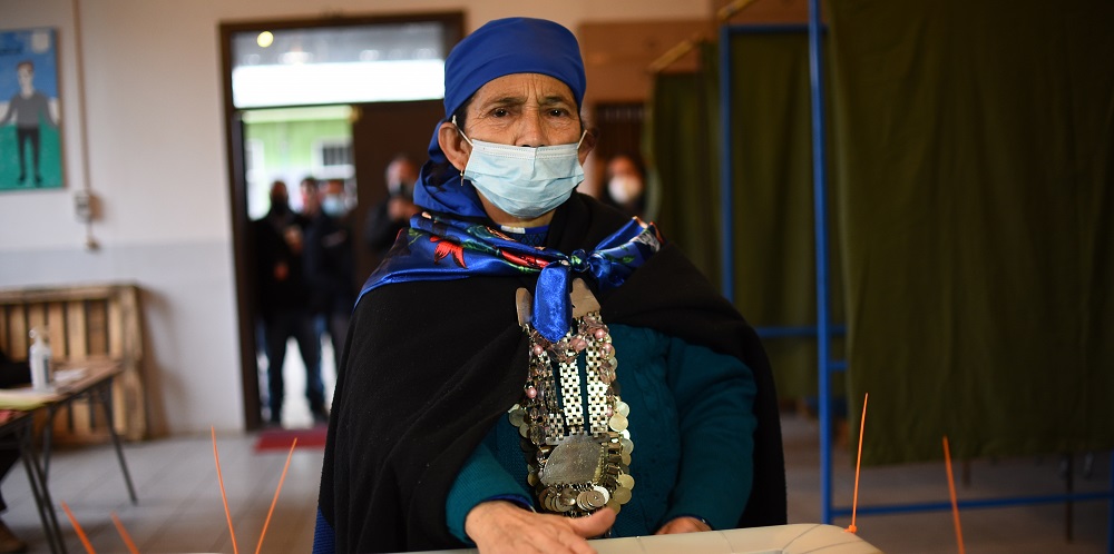 Escaños reservados: machi Francisca Linconao lidera preferencias para pueblo mapuche