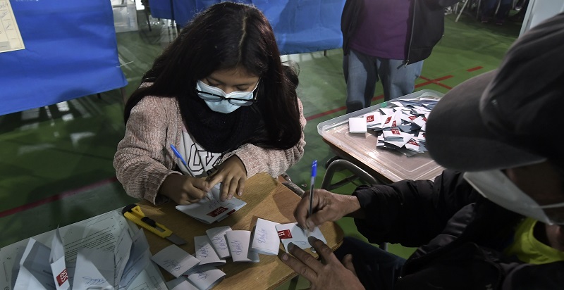 Servel confirmó que participación en elecciones llegó al 43%: un poco más de 6 millones de personas