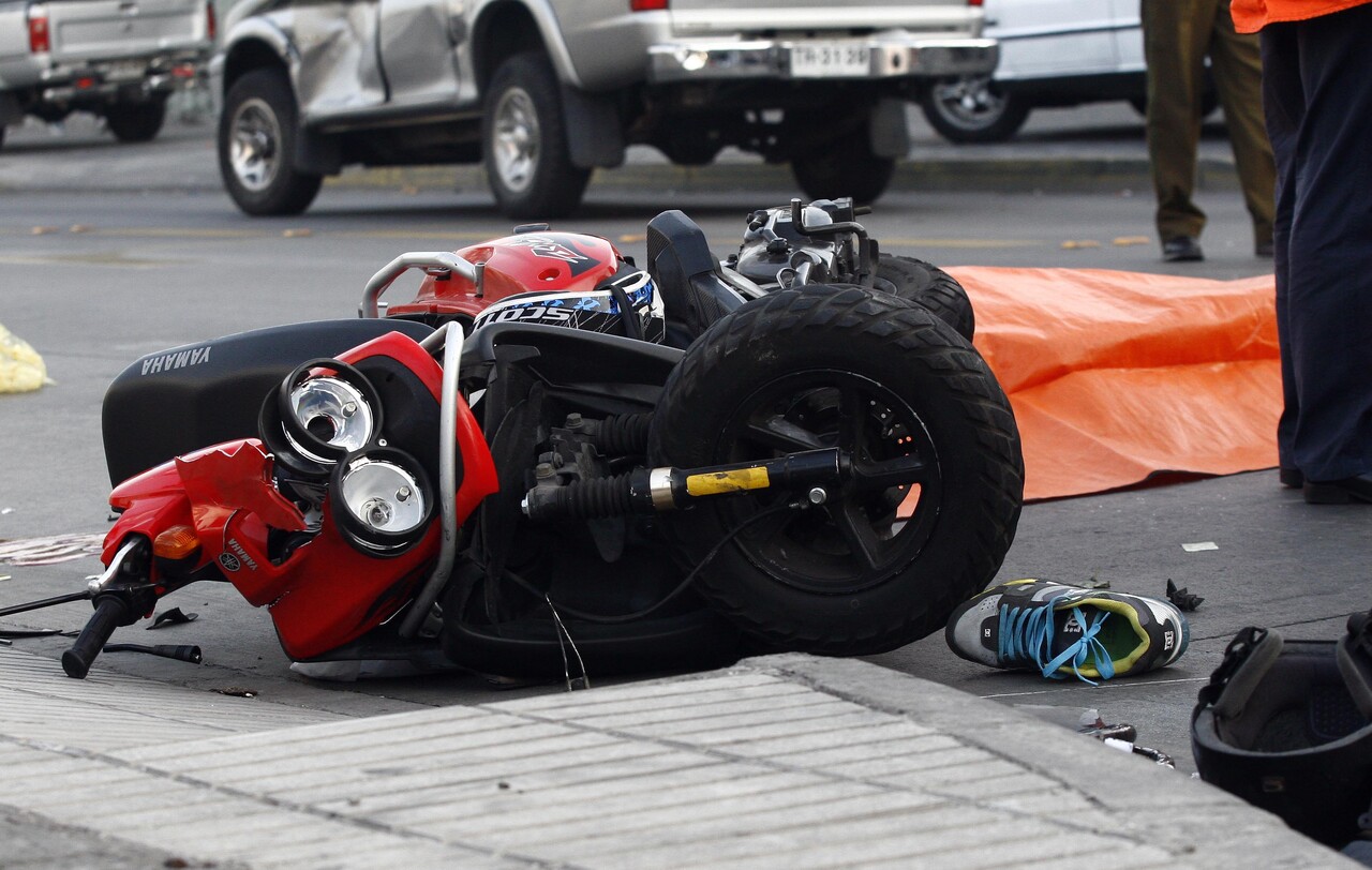 Motociclista de 25 años murió tras escapar de fiscalización de Carabineros en Pudahuel