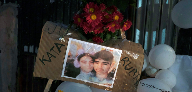 Vecinos realizaron velatón en honor a hermanos asesinados en la comuna de El Bosque