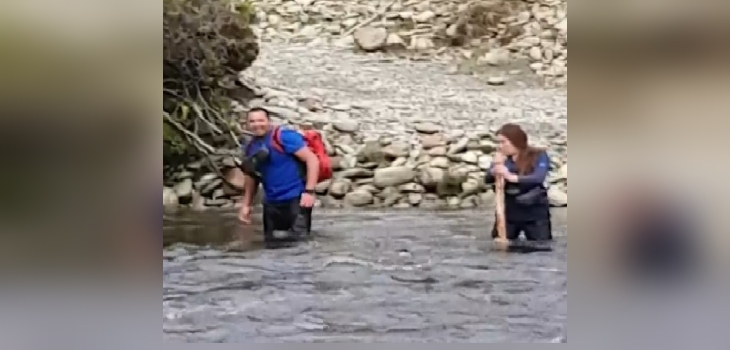 Equipo de salud cruza ríos a pie para vacunar contra el COVID-19: esfuerzo no fue valorado